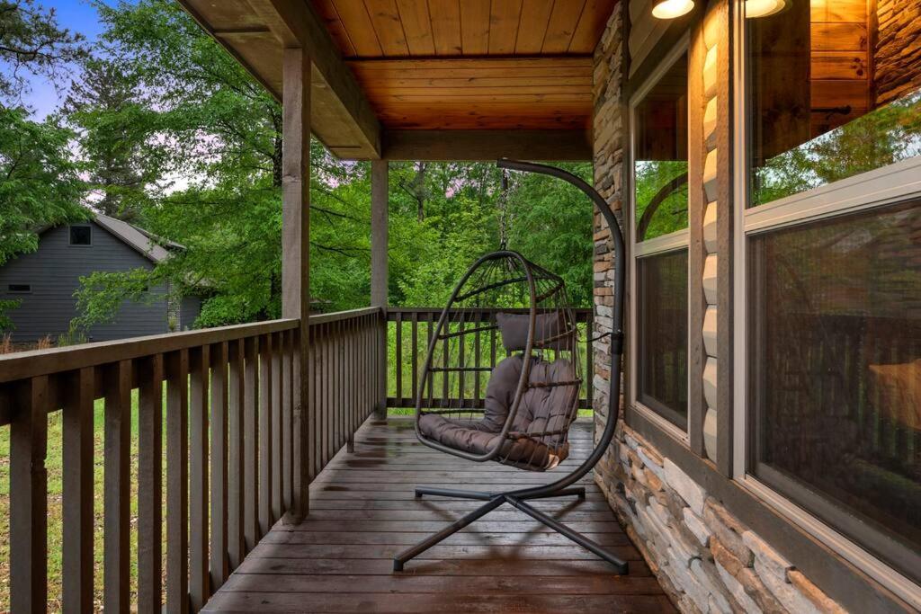 Broken Bow Beauty! King Suite, Hot Tub, Arcade, Wraparound Porch Exterior photo