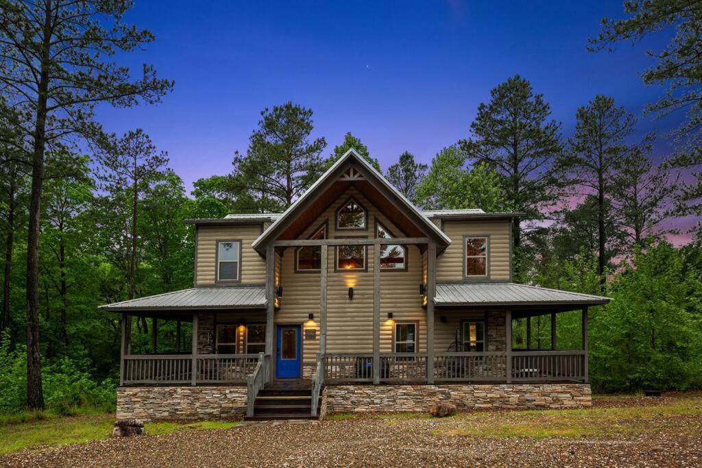 Broken Bow Beauty! King Suite, Hot Tub, Arcade, Wraparound Porch Exterior photo