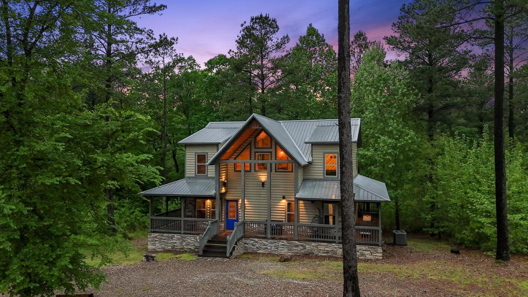 Broken Bow Beauty! King Suite, Hot Tub, Arcade, Wraparound Porch Exterior photo