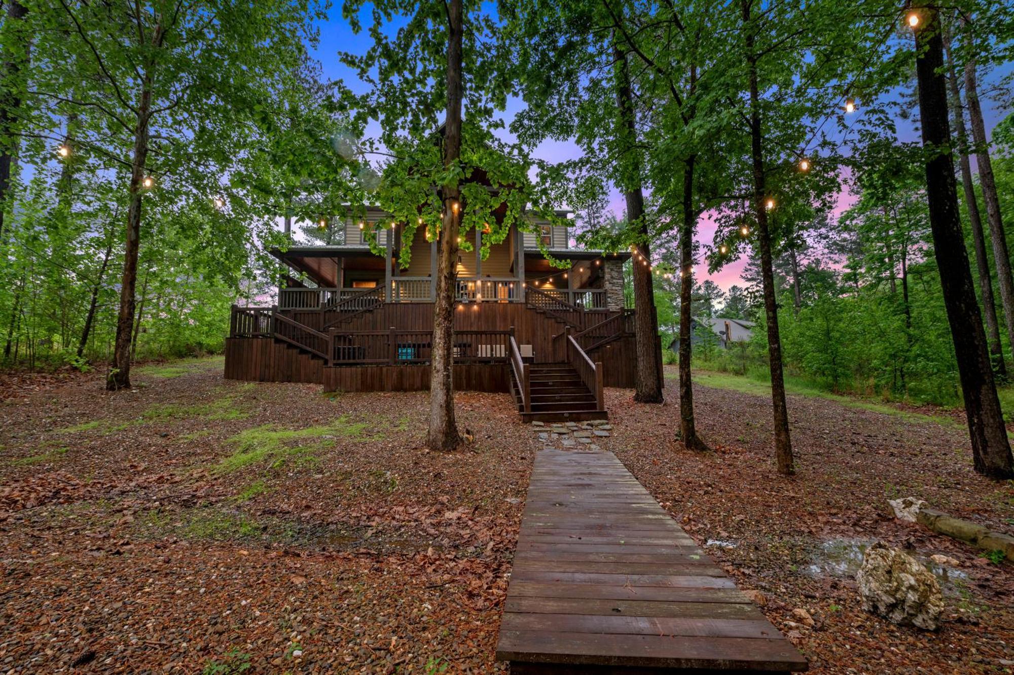 Broken Bow Beauty! King Suite, Hot Tub, Arcade, Wraparound Porch Exterior photo