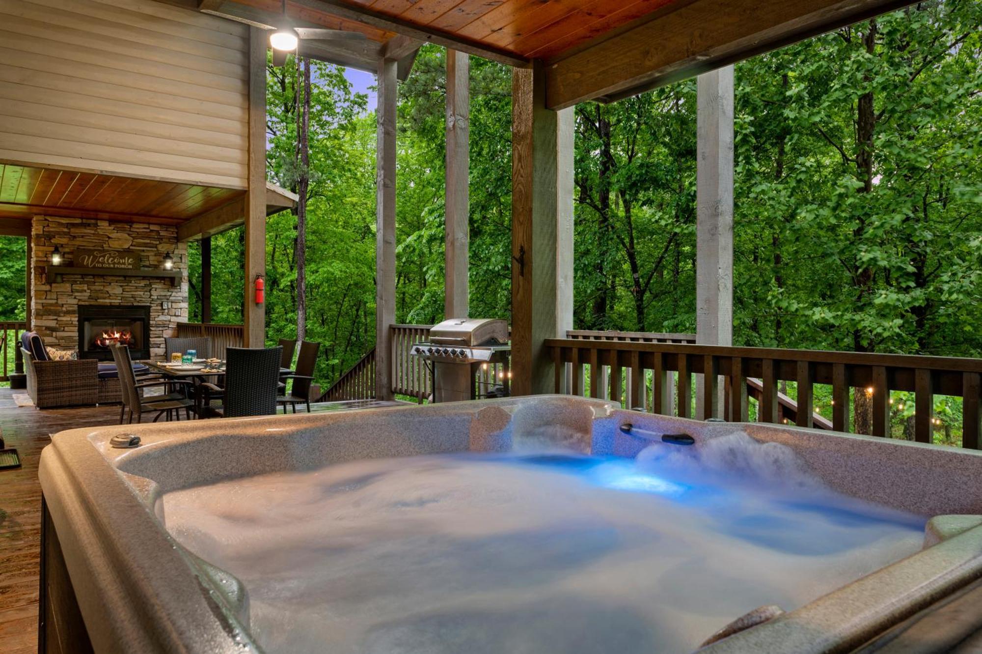 Broken Bow Beauty! King Suite, Hot Tub, Arcade, Wraparound Porch Exterior photo